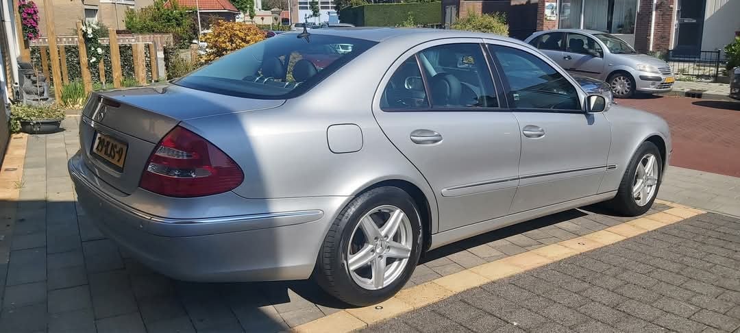 Mercedes E 240 Elegance  V6 Automaat
