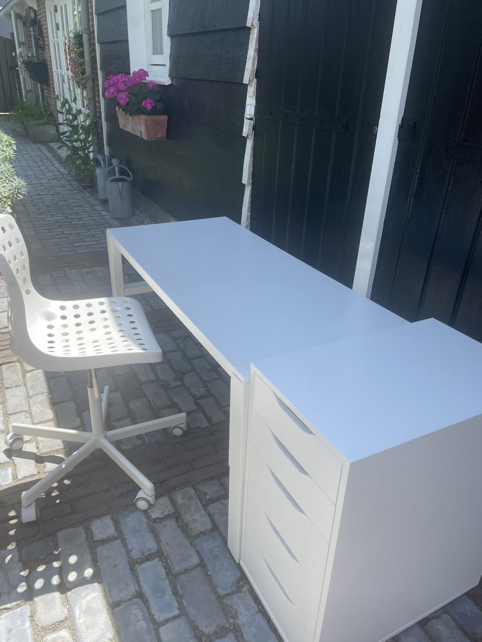 Bureau met stoel