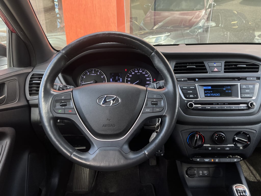Hyundai I 20 1.2 hp i-motion premium | stuur/stoelverw. | radio | airco