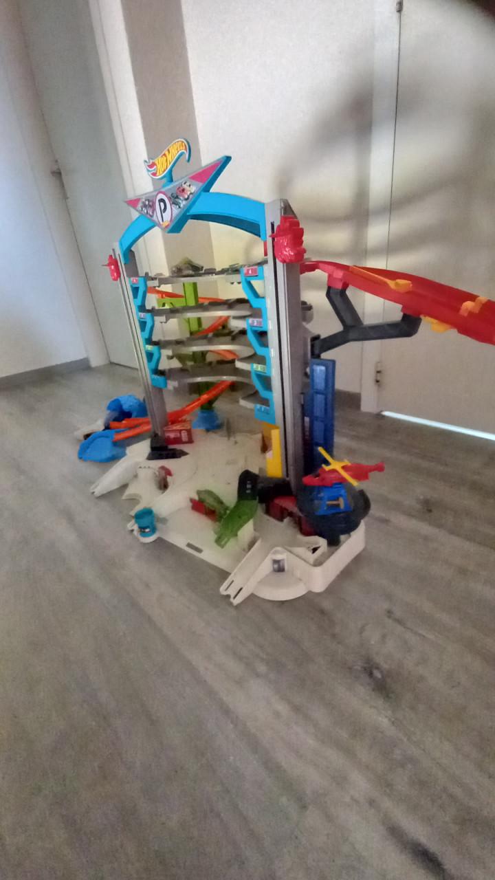 Hotwheel garage haai en brug en toebehoren