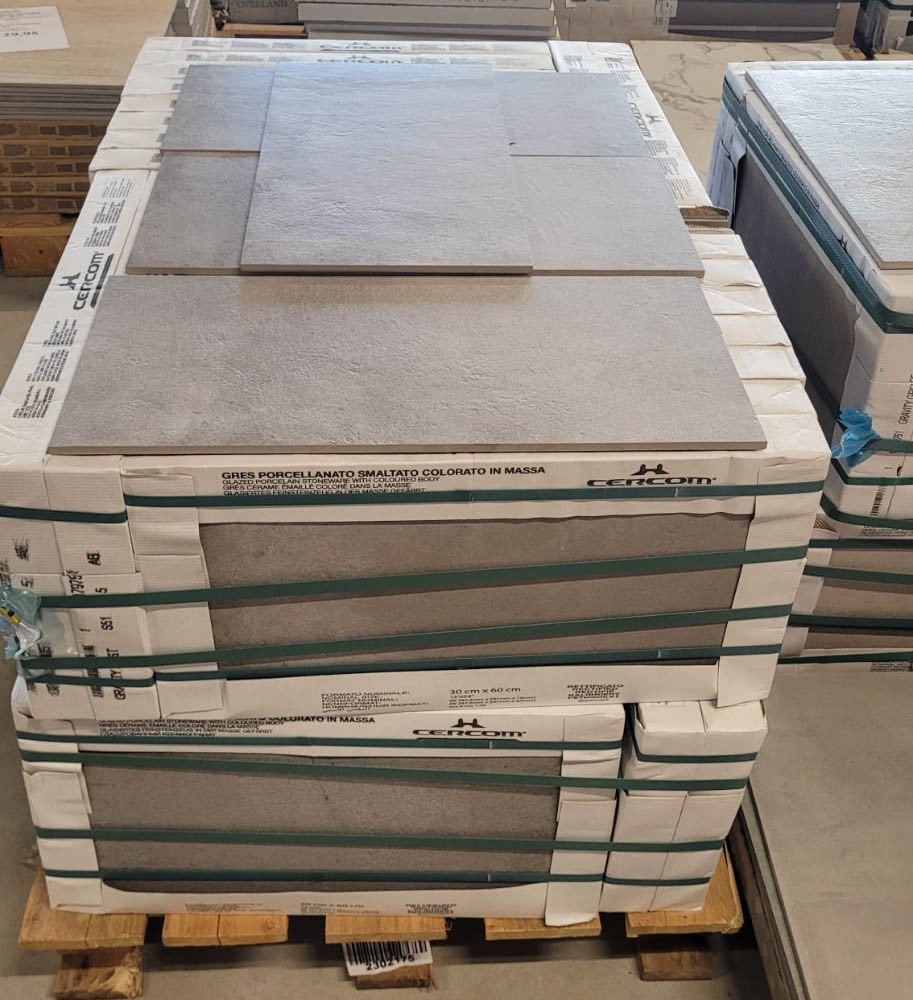 3030-310 ca 7,5 m² grijze betonlook tegels, 30x60 cm, van € 55,10/m² voor