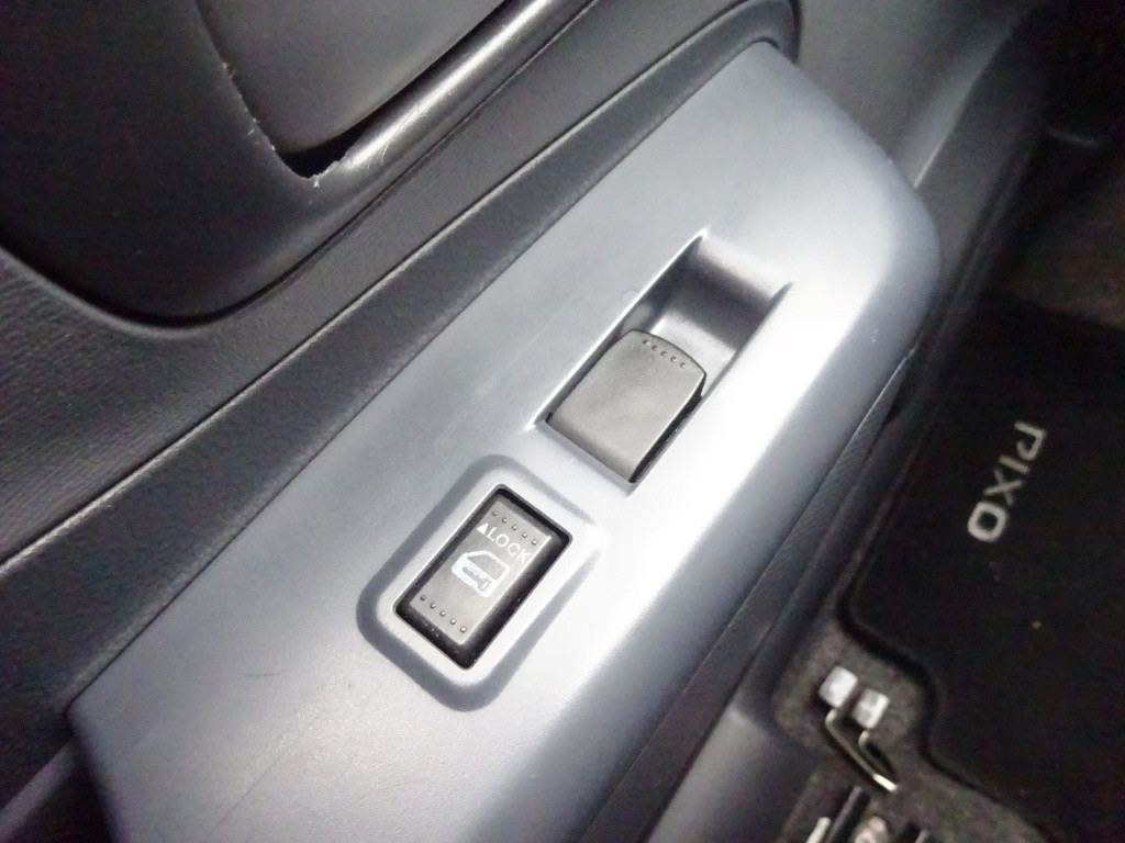 Nissan Pixo 1.0 look 1e eigenaar / airco / elektr. ramen / nap