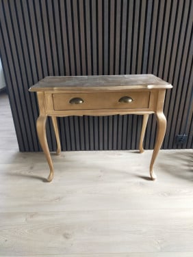 Leuke goudkleurige sidetable