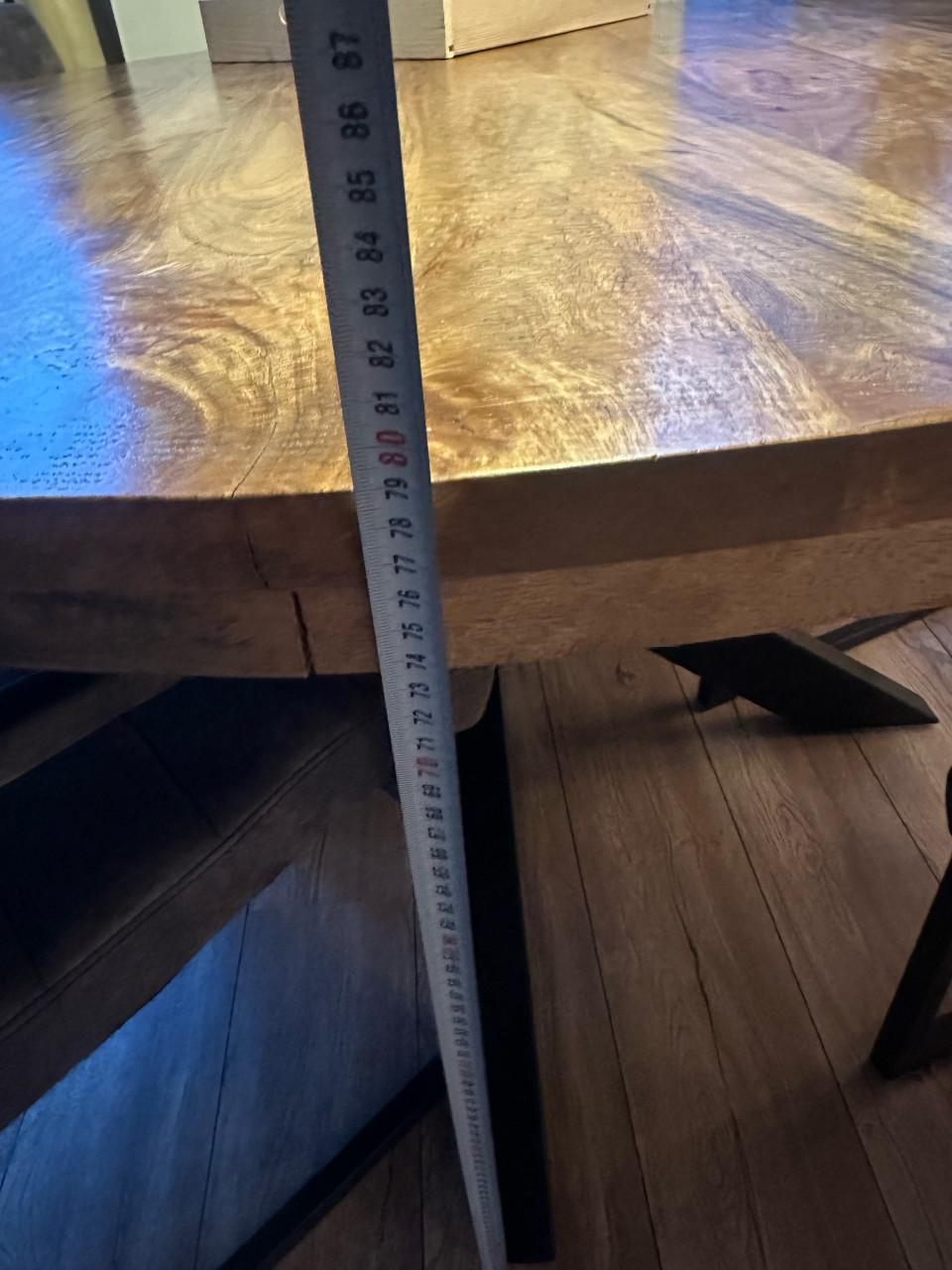 Eettafel met stoelen