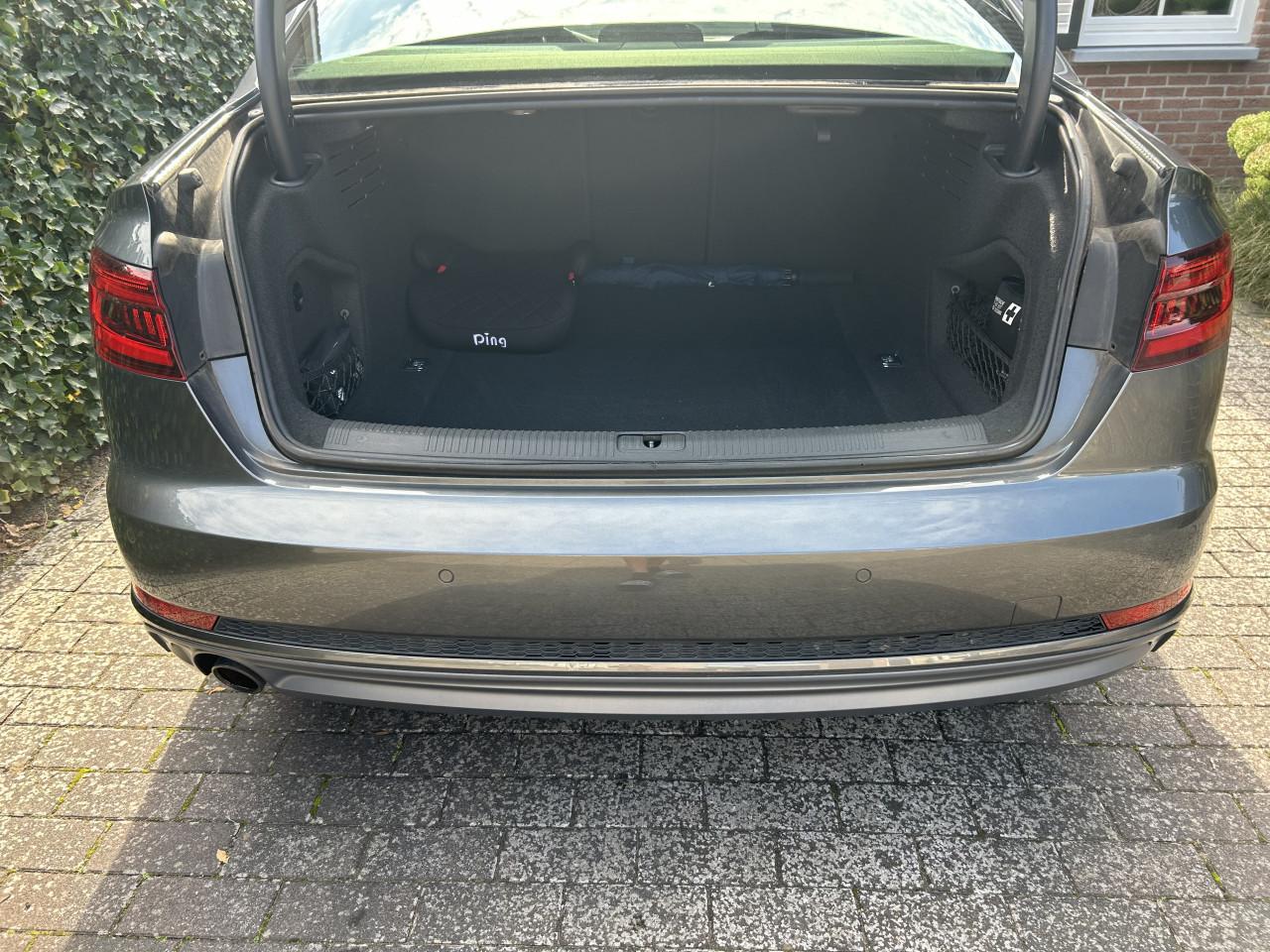 Audi A4 TSFI s-line, antraciet grijs