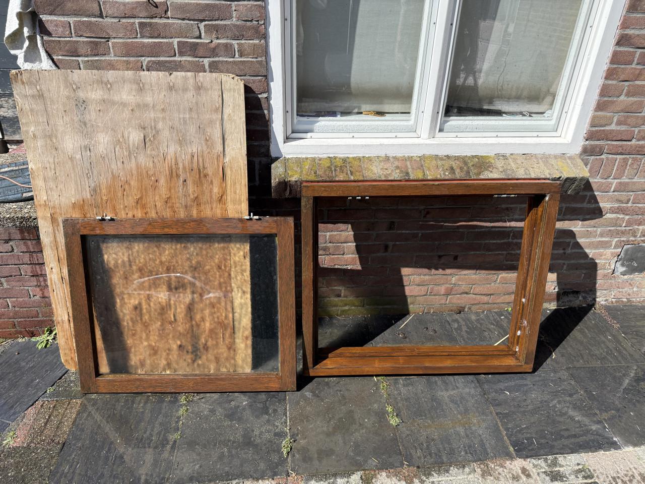 Klap raam met kozijn