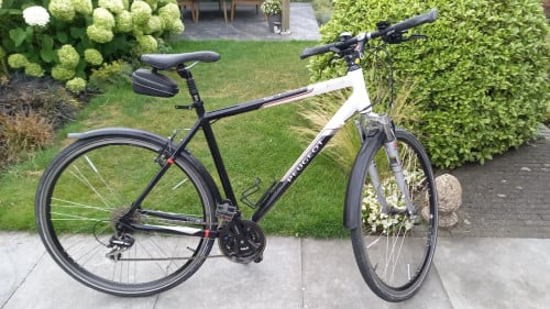 Peugeot met weg banden