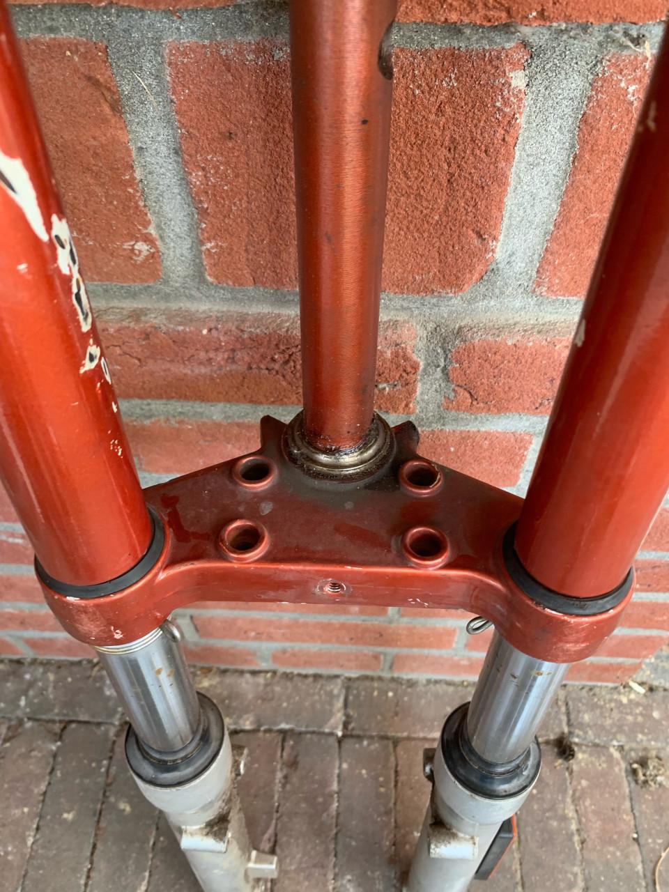 Nieuw type voorvork Tomos.