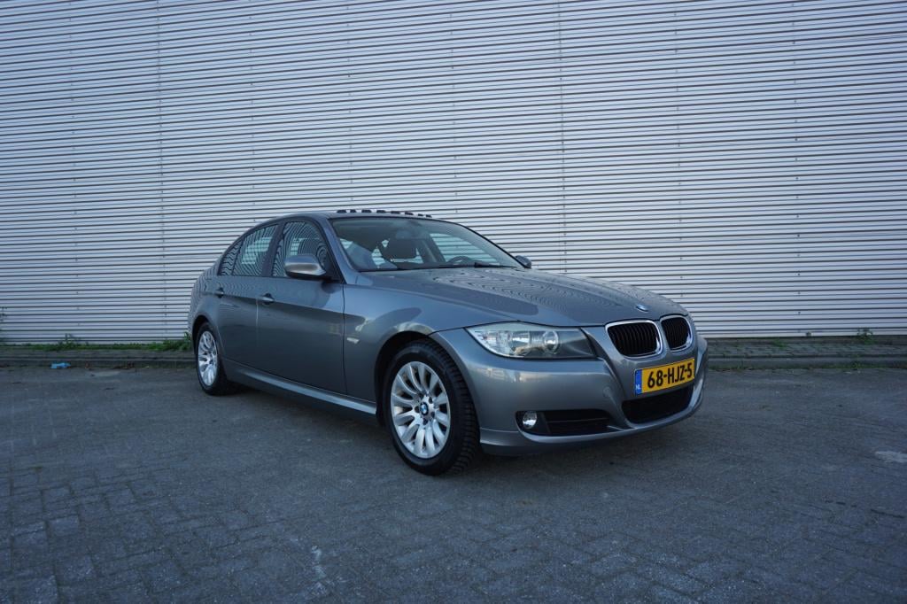 BMW 3-serie 318i business line climate / navi / cruise / pano / elektr. ram