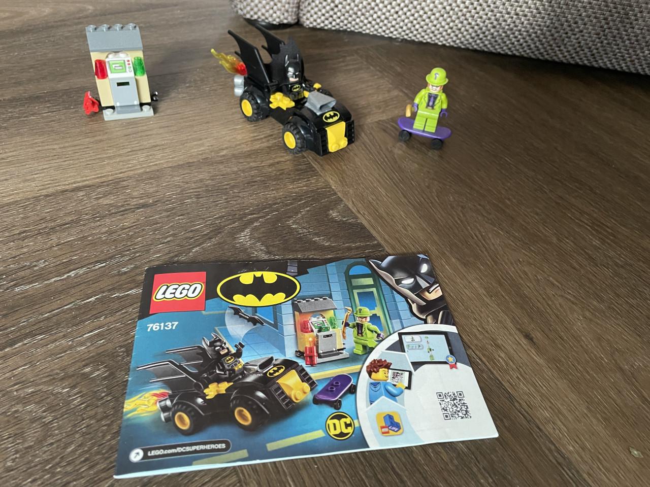 Lego Batman vs: The riddler robbery 76137