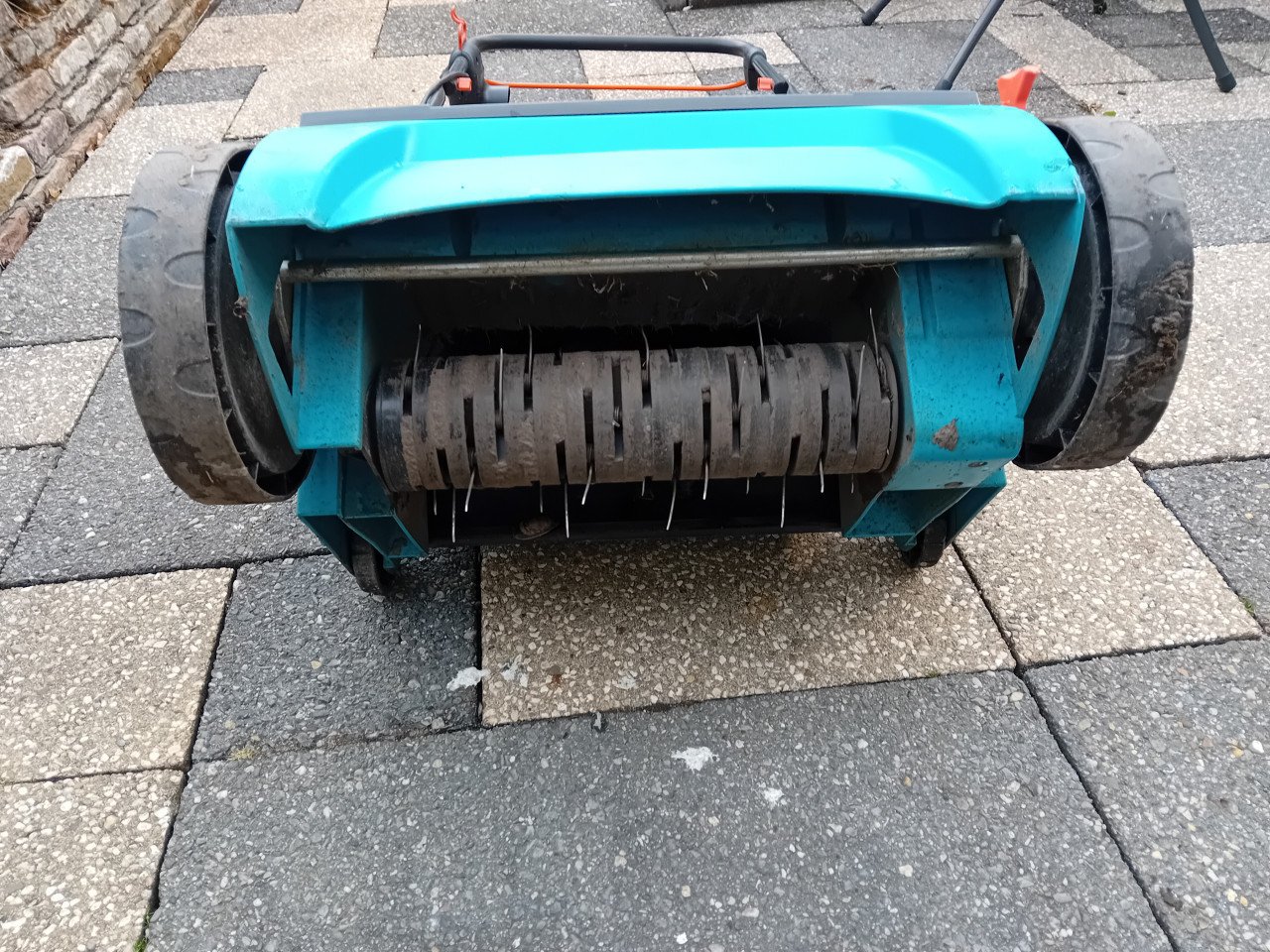 Verticuteer machine