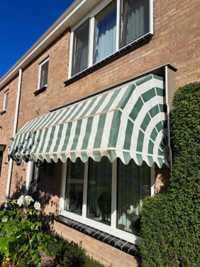 Groen wit gestreept markies