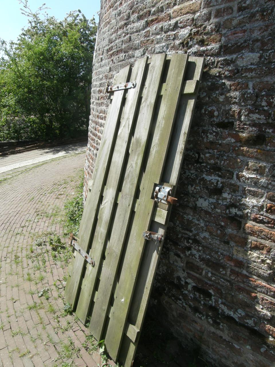 Houten tuinpoort € 25,00
