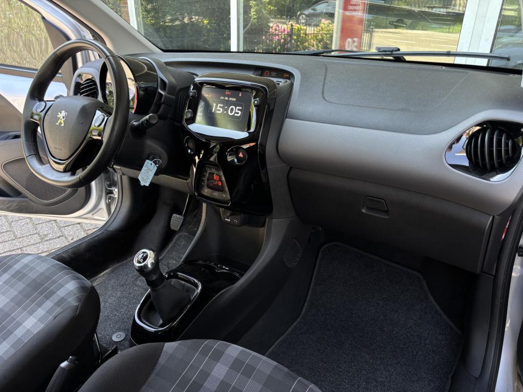 Peugeot 108 1.0 e-vti blue lease executive