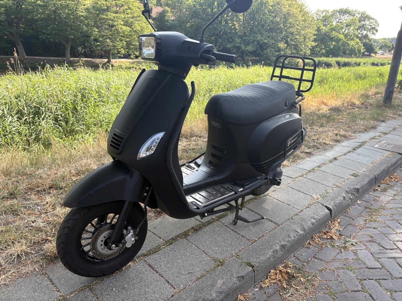 Senzo Rivalux S scooter