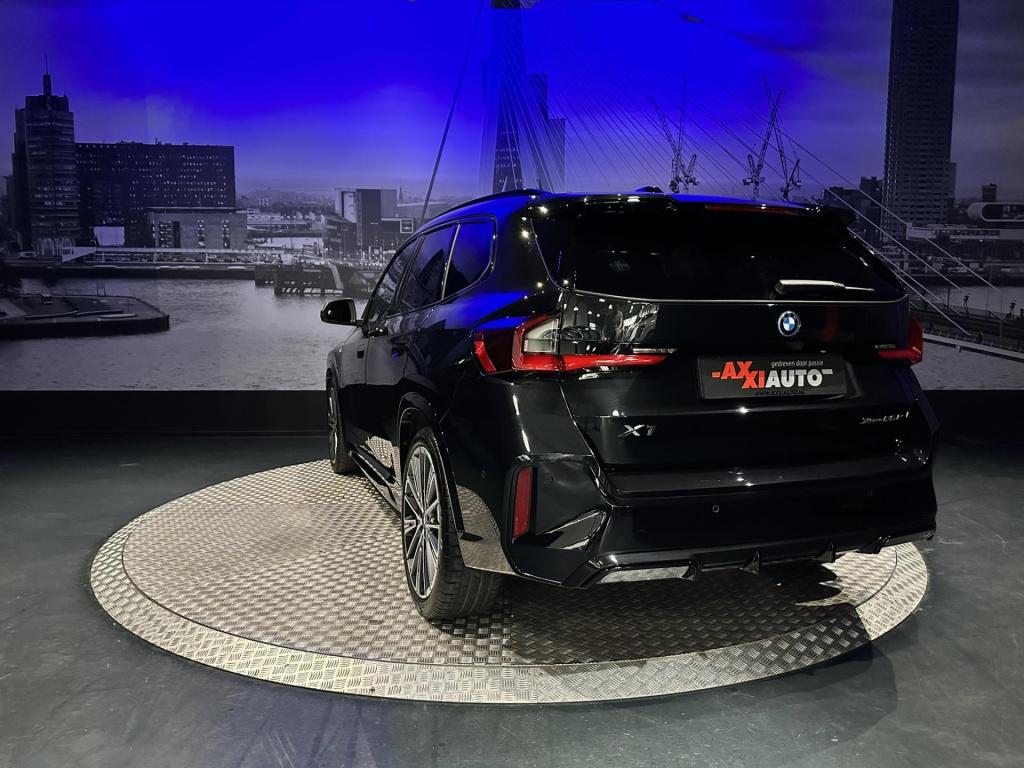 BMW X1 xdrive25e m-pakket *pano*hud*360camera*driveass*20 inch*