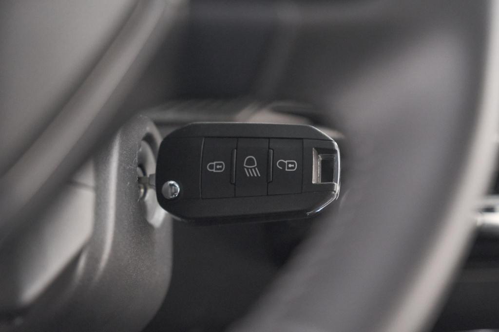 Peugeot 208 hybrid 110 e-dsc6 allure | ijskoude climate control | apple car