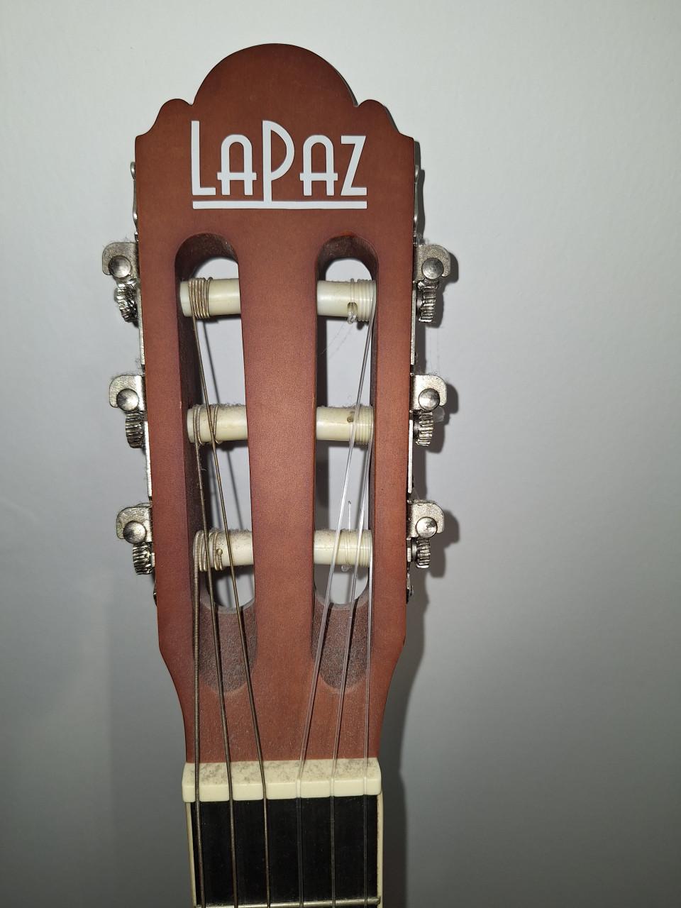 Akoestische gitaar met draagtas