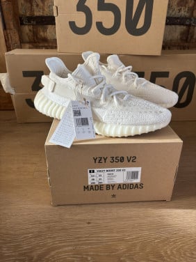 Yeezy Boost 350 V2 Bone white maat 46