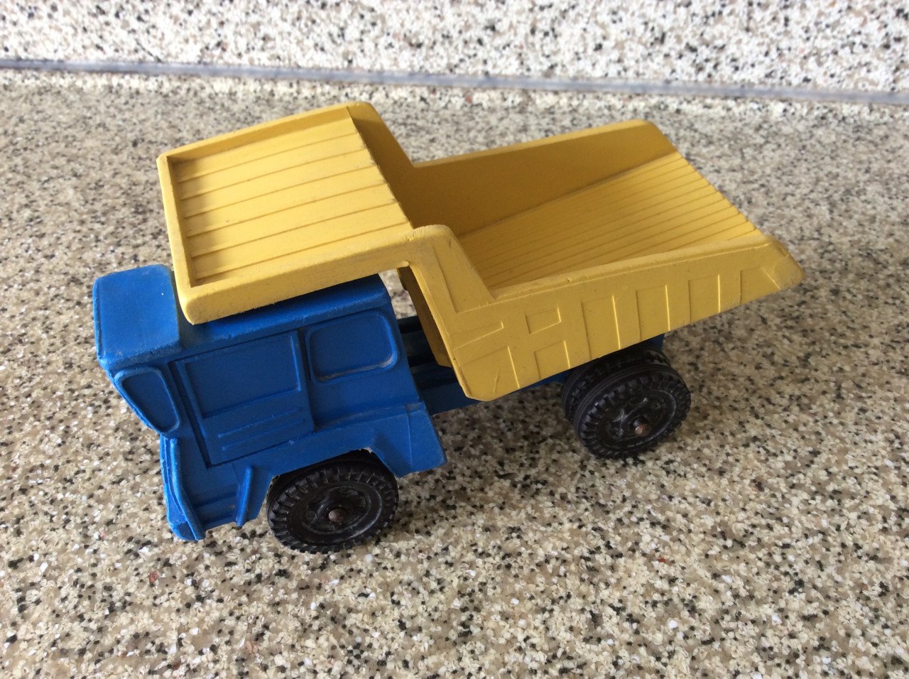Merk: FAUN.    kiepwagen.  Nr. 1462.  Made in W. Germany.