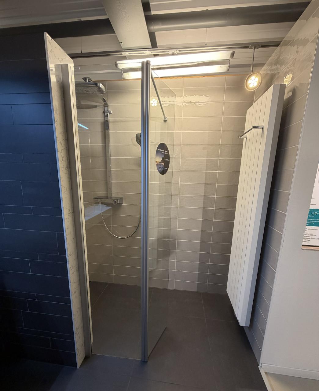Luxe badkamermeubel + doucheopstelling – showroommodel te koop