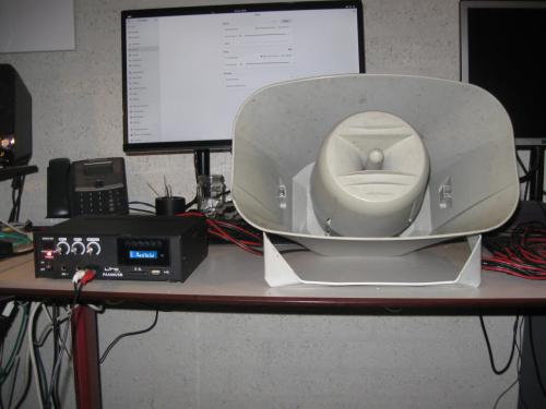 Versterker PA met buiten luidspraker 12 volt en 240 volt 60W