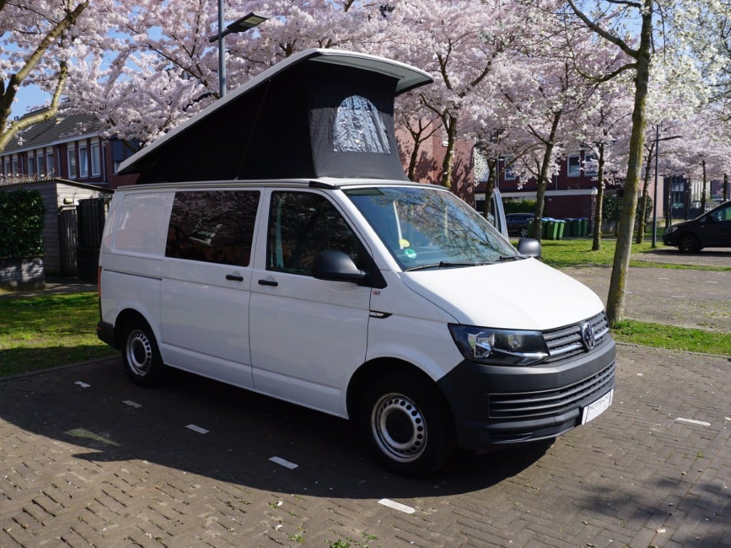 Volkswagen T6 Outdoor Camper Vans 2015 met 126.000km Euro 6
