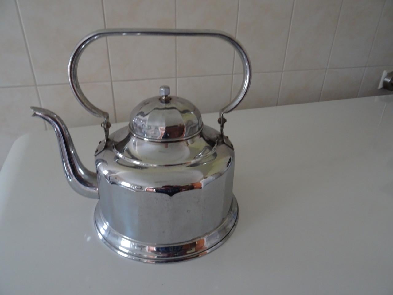 Te koop nog hele mooie water ketel nooit gebruikt sier en of op de kachel ?