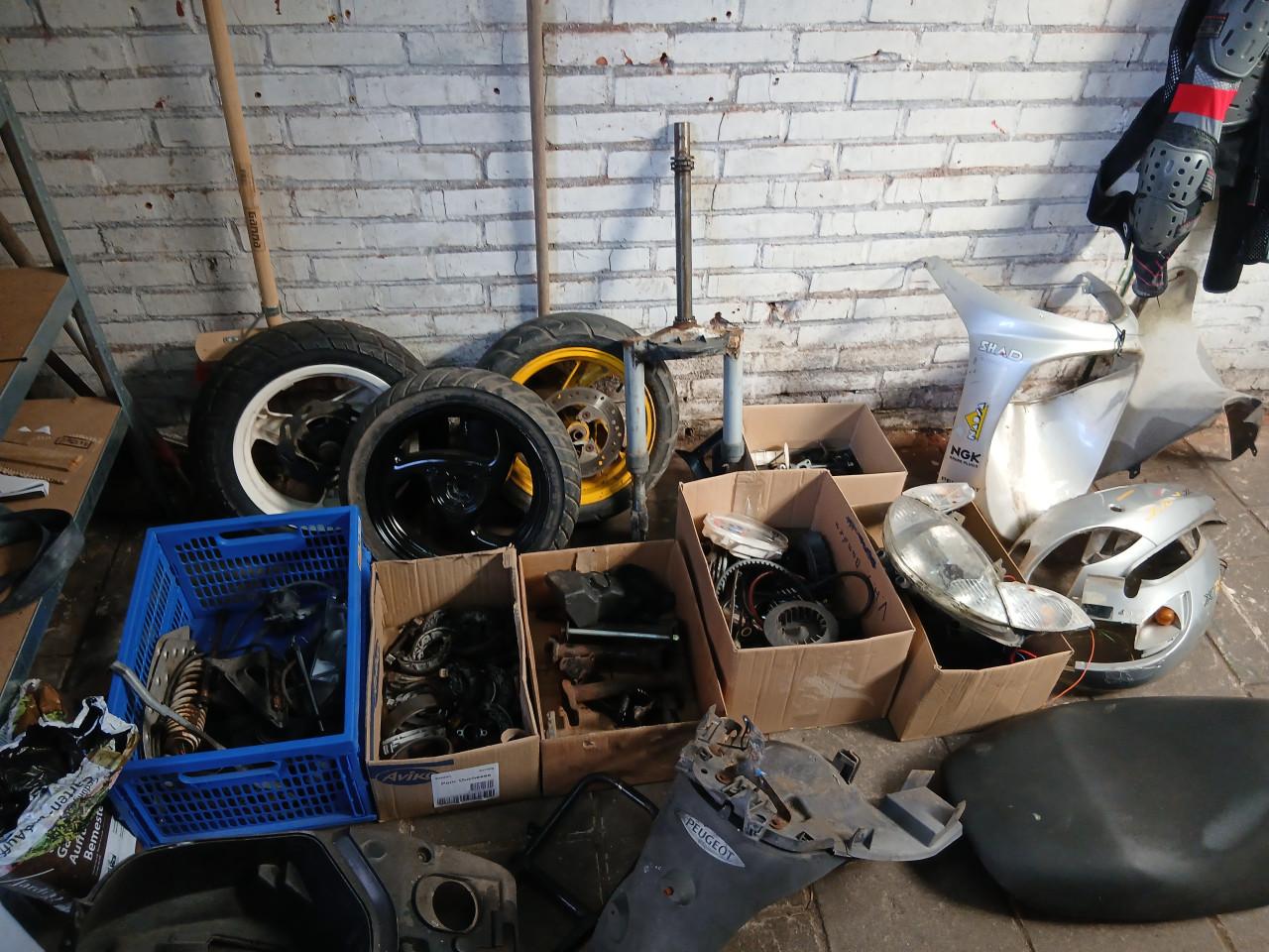 Te koop peugeot vivacity spullen koopje