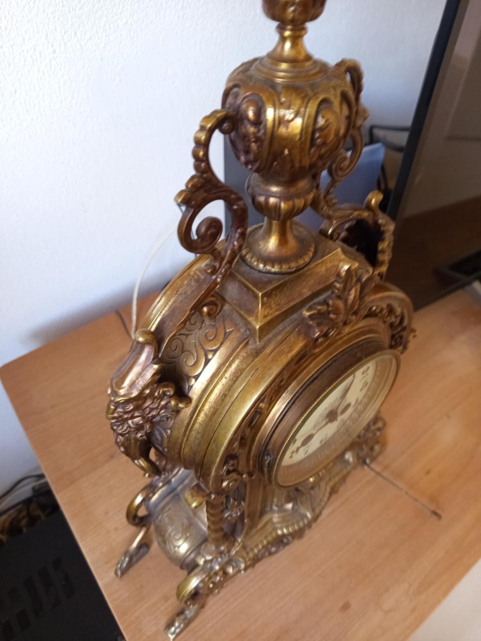 Rococo Revival sierlijke verguld bronzen schoorsteenklok 20e eeuw Frankrijk