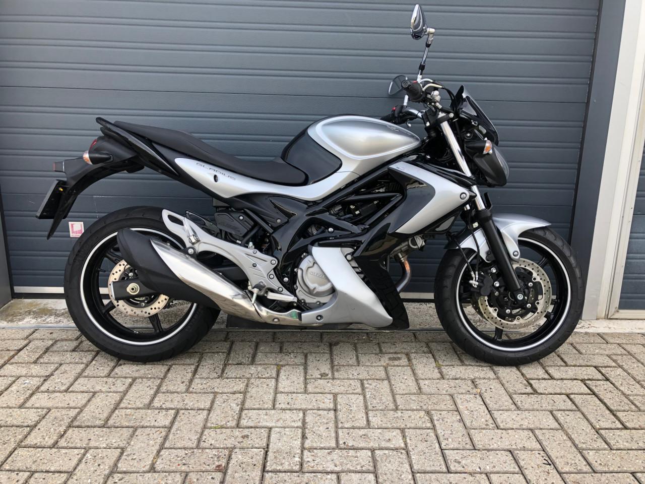 Suzuki SFV650 Gladius uit 2013, 13dkm met ABS, Rijklaar mee €3750,-