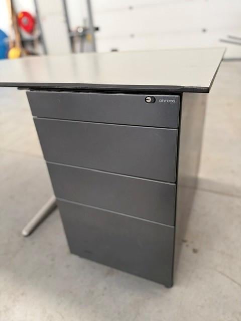 Groot bureau te koop