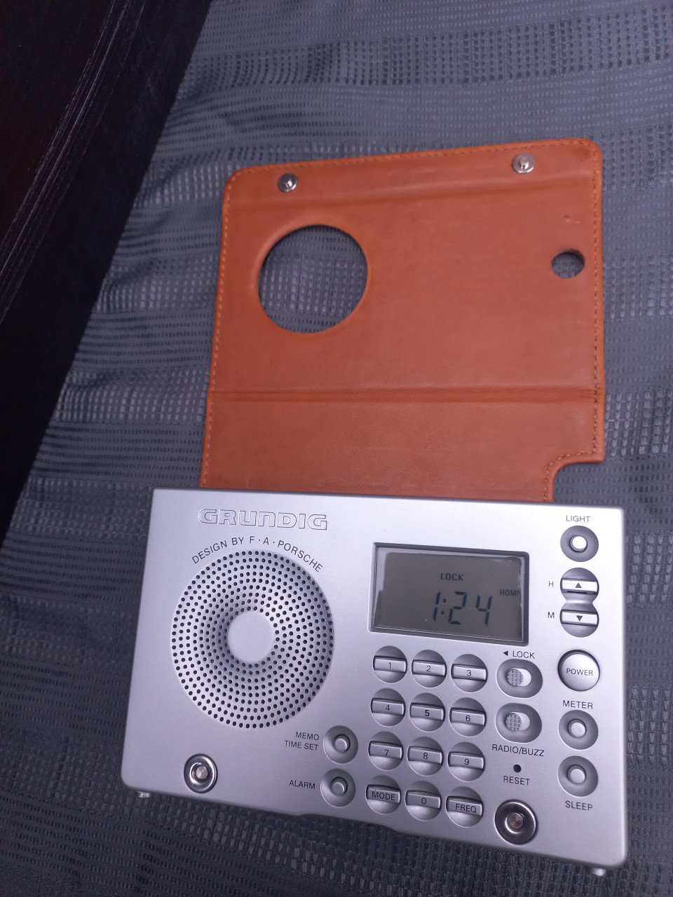 GRUNDIG YB-P 2000 PORSCHE DESIGN RADIO wereldontvanger.