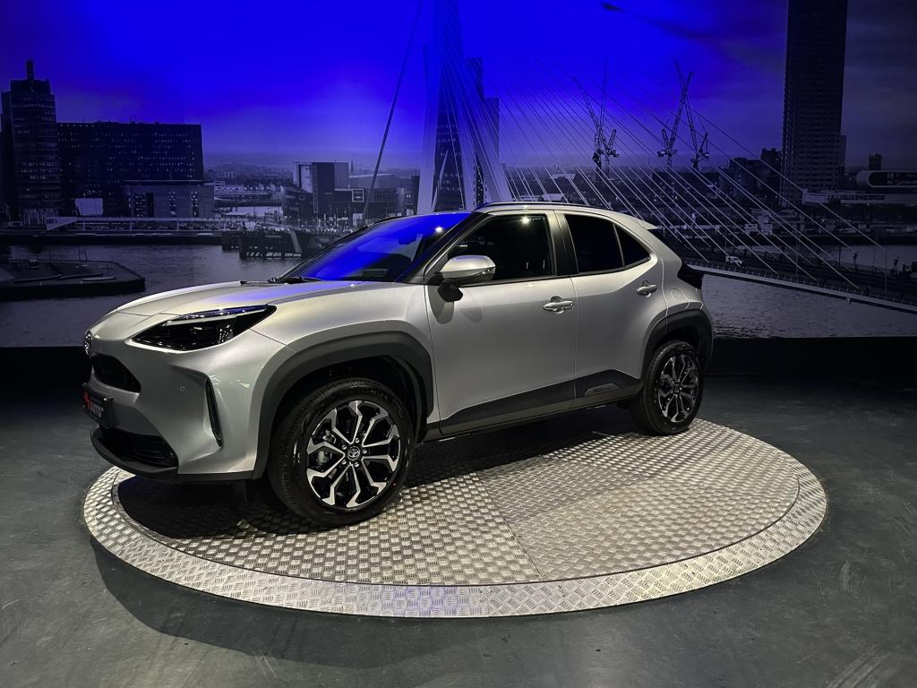 Toyota Yaris Cross 1.5 hybrid 130 dynamic *acc*winterpakket*camera*17inch*
