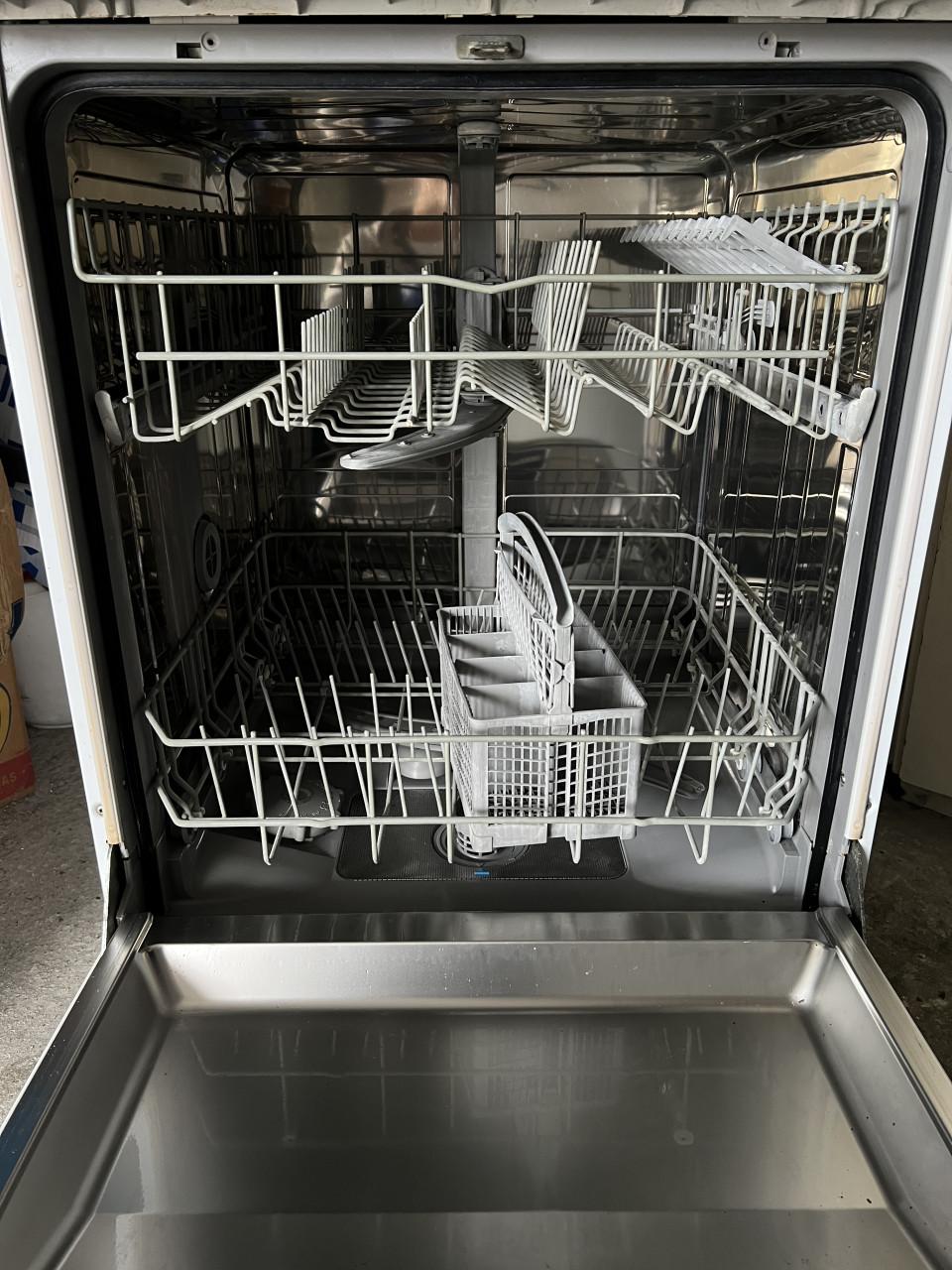 Bosch vrijstaand Vaatwasser 3 in 1 systeem energieklasse A+ 85x60 cm.