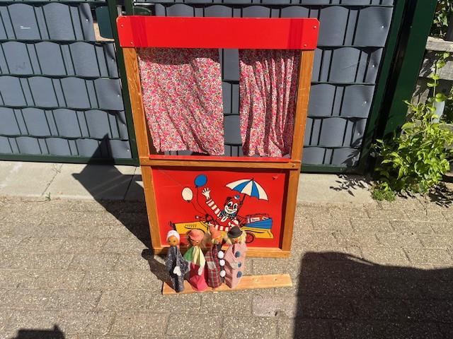 Poppenkast hout 4 poppen