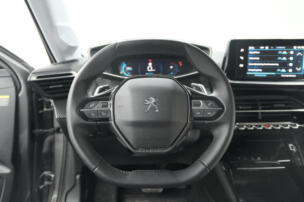 Peugeot 208 puretech 100 eat8 allure pack | camera | apple carplay | parkee