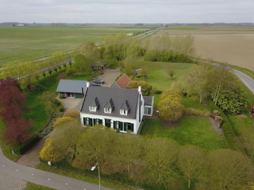 Vrijstaand huis met apart gastenhuis (Bed and Breakfast!)