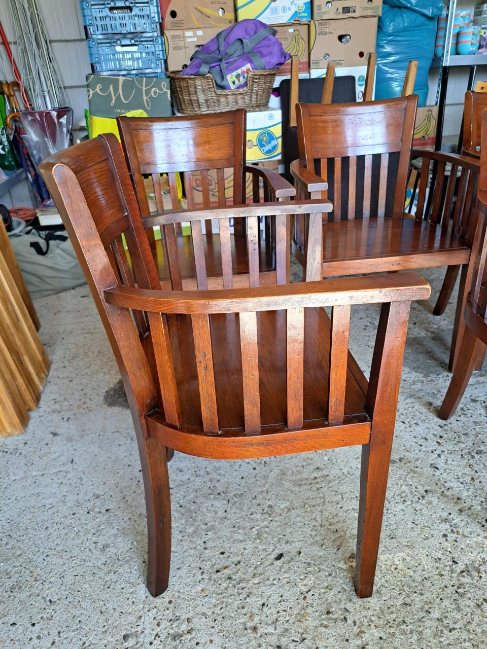 Te koop 5 houten eetkamer stoelen