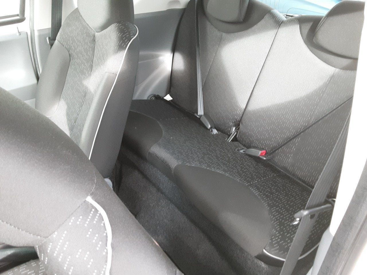 Peugeot 107 1.0-12V Millesim 200