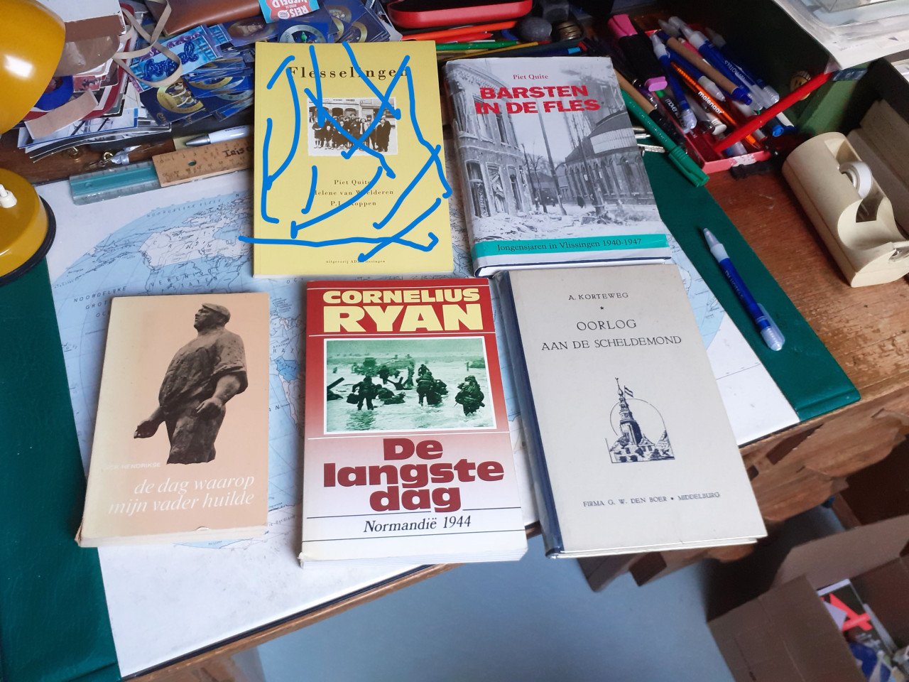 4 Oorlogs boeken W.o.:  Barsten in de fles 1945-1947
