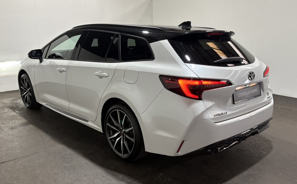 Toyota Corolla Touring Sports | € 1.500,- hybrid 180 gr sport