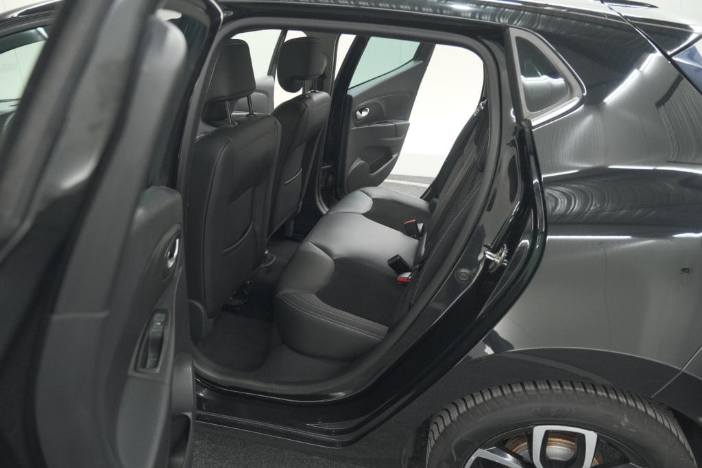 Renault Clio tce 90 intens | camera | navigatie | allseason banden | parkee