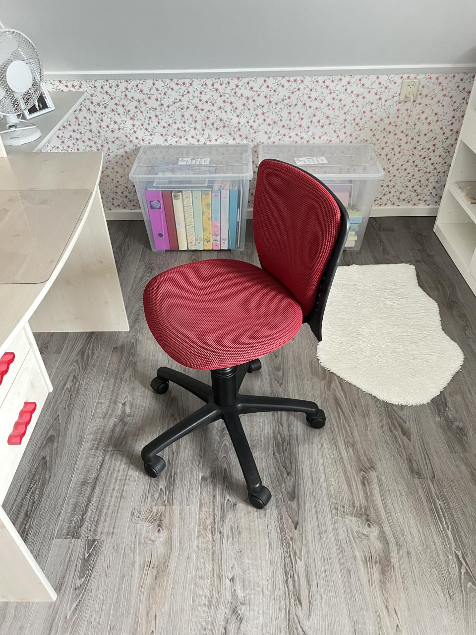 Kinder Bureau + stoel + kast