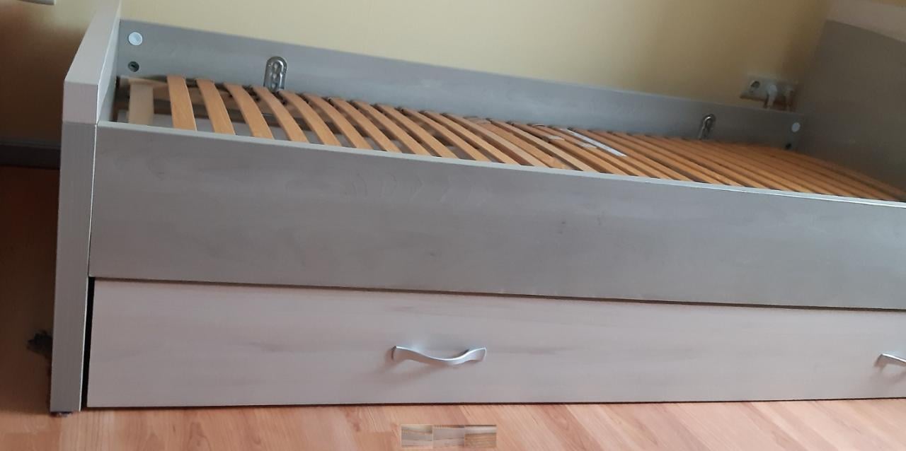 Slaapkamer ledikant, lattenbodem, lade, nachtkastje, kast 2-deurs, 2 x kast