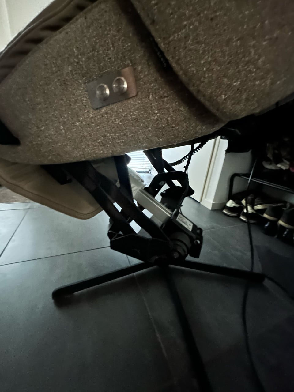 Prachtige elektrische Prominent sta op fauteuil