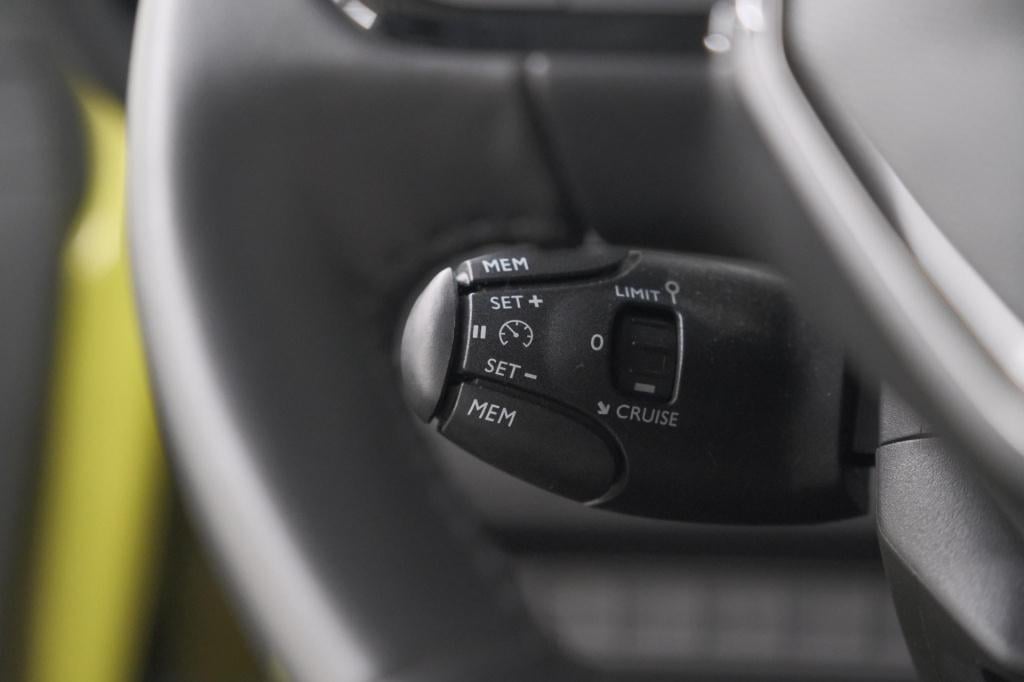 Peugeot 208 1.2 hybrid 110 e-dcs6 style | parkeersensoren | apple carplay |