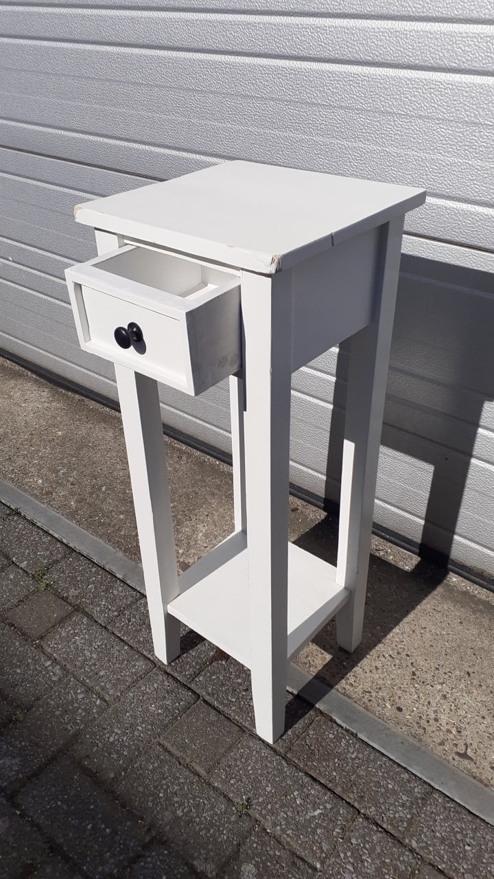 1 x Nachtkastje licht eiken & 1 x wit Nachtkastje 1 x Donker hout