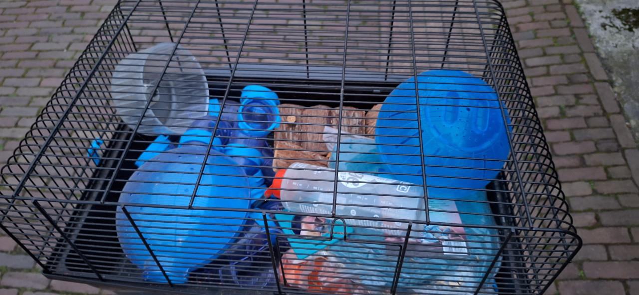 Hamsterkooi met toebehoren