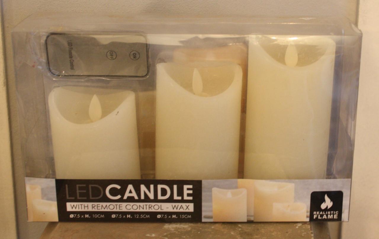 Nieuw in verpakking set van 3 beige kaarsen